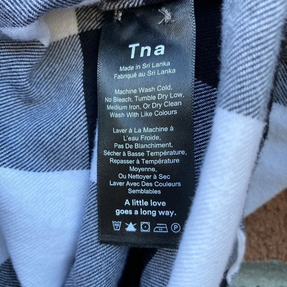 ARITZIA TNA BUTTON UP BLACK & WHITE FLANNEL | 1 - Picture 6 of 7